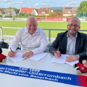 Achim Pfeifer und Geschäftsführer Thorsten Czernik von der "Fritz Präzisionsmaschinen GmbH"